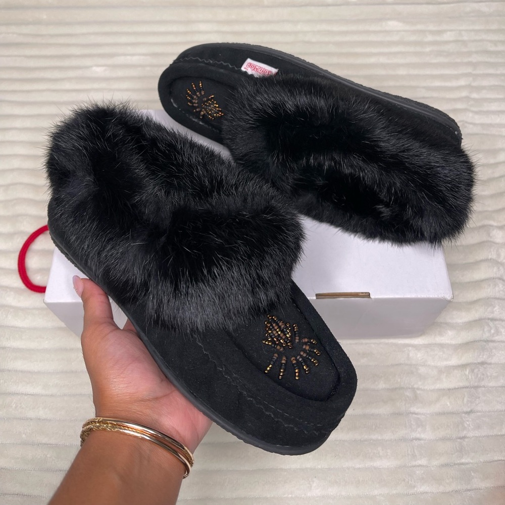 Brand New Ladies Moccasins - Size 6 - Style: CUTE4 BLK